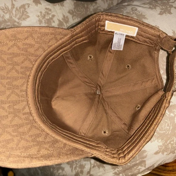 Micheal Kors Hat - Picture 9 of 9